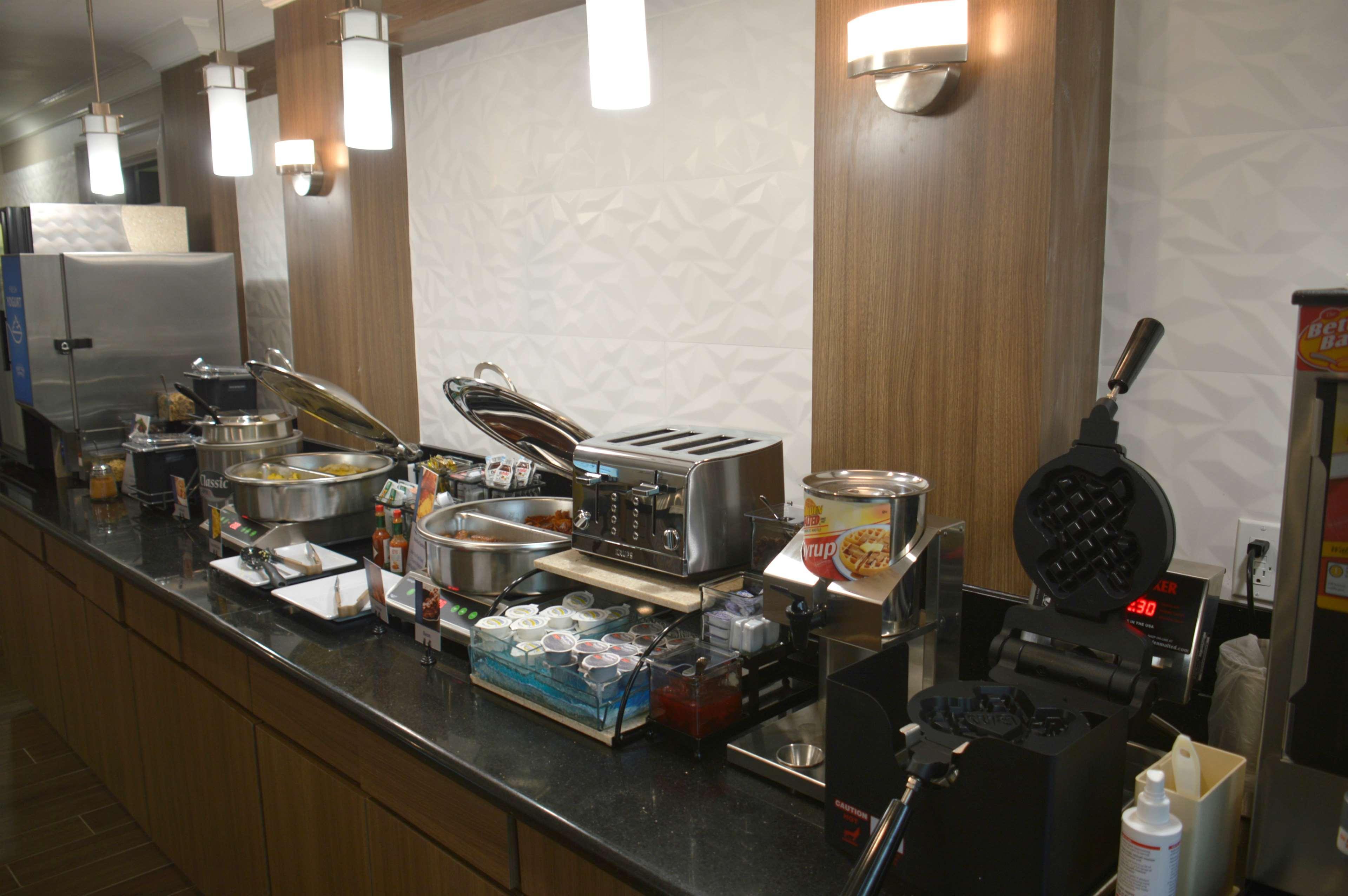 朗维尤大学贝斯特韦斯特Plus酒店 外观 照片