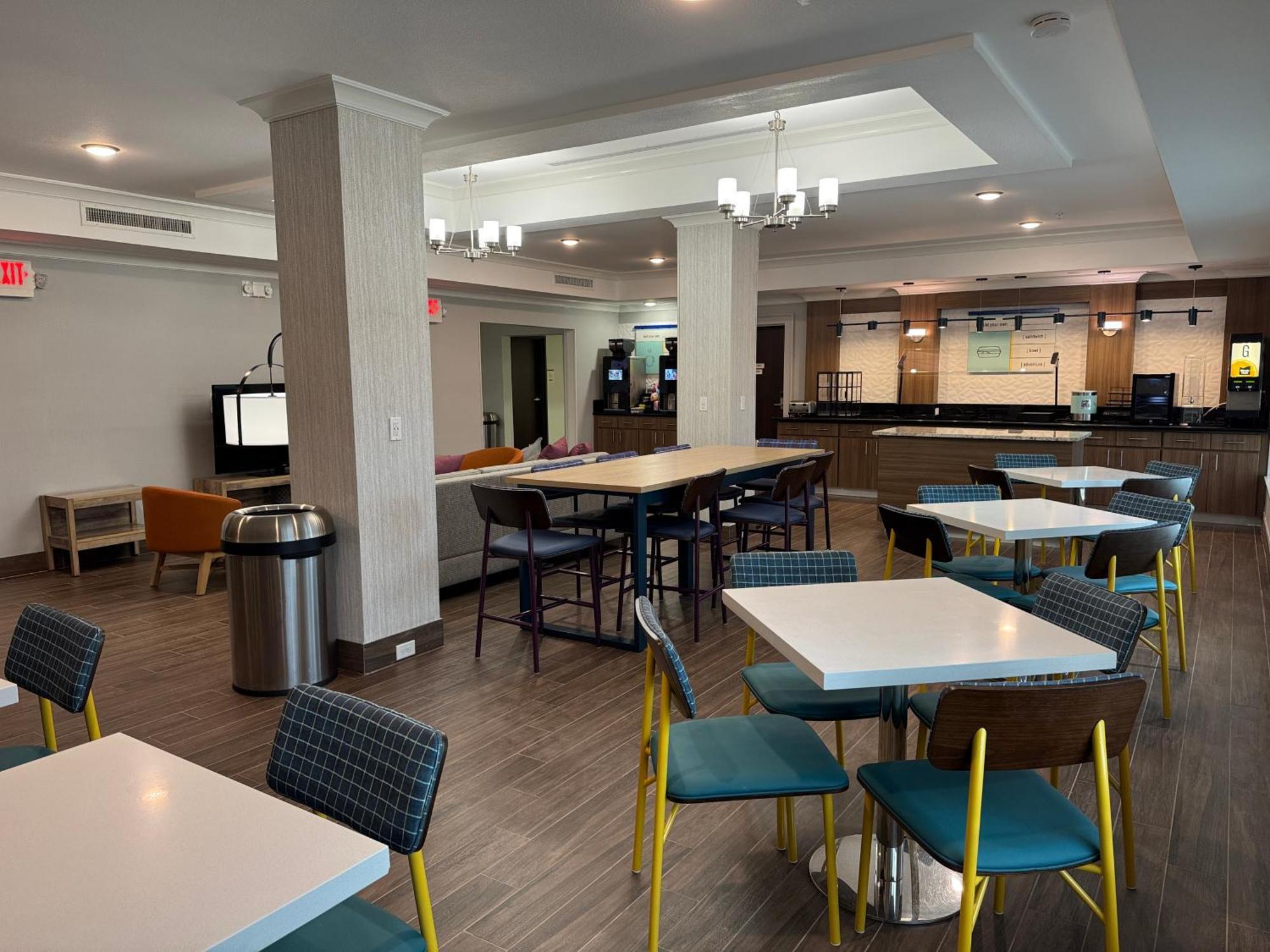 朗维尤大学贝斯特韦斯特Plus酒店 外观 照片